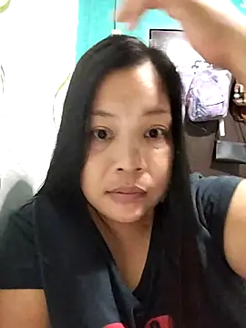 Snapshot of shyhotpinay_32 chatting on 10/24/25, 02:02 shyhotpinay 32 online show from 10/24/25, 02:02