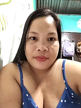 Snapshot of shyhotpinay_32 chatting on 10/26/25, 05:52 shyhotpinay 32 online show from 10/26/25, 05:52