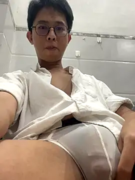 Snapshot of kaiden11233 chatting on 10/12/25, 10:47 kaiden11233 online show from 10/12/25, 10:47