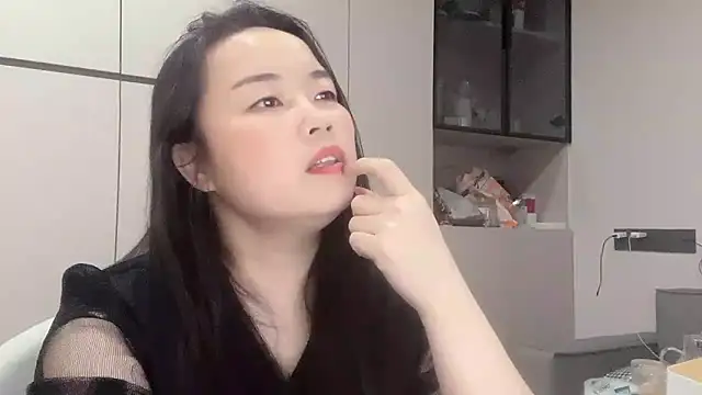 zhiqiu- online show from 10/19/25, 03:56