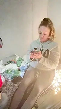 Snapshot of amandatheblondewife chatting on 12/16/25, 05:56 amandatheblondewife online show from 12/16/25, 05:56