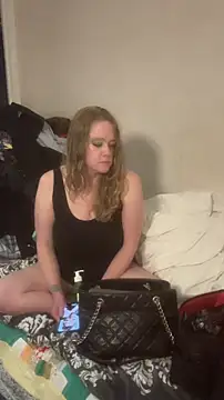 Snapshot of amandatheblondewife chatting on 01/16/26, 07:34 amandatheblondewife online show from 01/16/26, 07:34