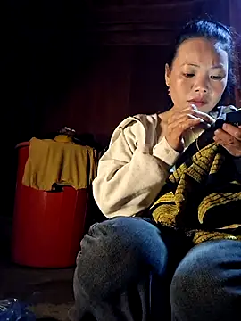 miomio-12 online show from 10/07/25, 12:57