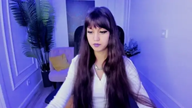 Snapshot of TiffanyYounge chatting on 11/06/25, 12:17 TiffanyYounge online show from 11/06/25, 12:17