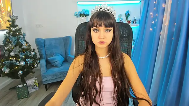 Snapshot of TiffanyYounge chatting on 12/22/25, 11:29 TiffanyYounge online show from 12/22/25, 11:29