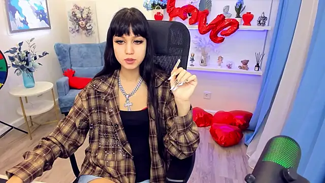 Snapshot of TiffanyYounge chatting on 02/09/26, 11:14 TiffanyYounge online show from 02/09/26, 11:14