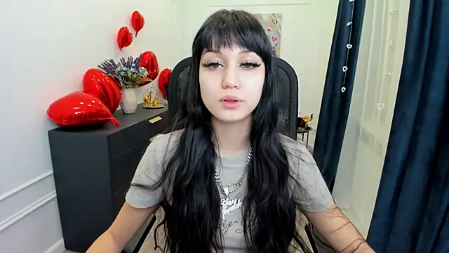 Snapshot of TiffanyYounge chatting on 02/13/26, 12:12 TiffanyYounge online show from 02/13/26, 12:12