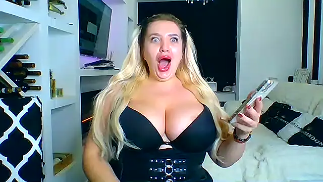 Snapshot of evedanger chatting on 10/27/25, 10:36 evedanger online show from 10/27/25, 10:36