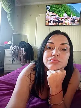 Snapshot of LuceSkys chatting on 10/15/25, 11:32 LuceSkys online show from 10/15/25, 11:32