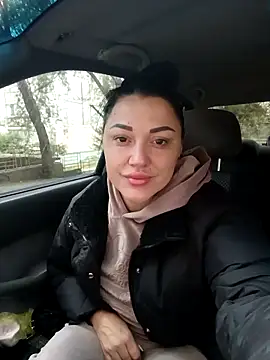 Snapshot of LuceSkys chatting on 10/17/25, 05:21 LuceSkys online show from 10/17/25, 05:21