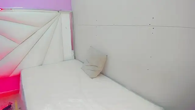 Snapshot of cielooo_ chatting on 12/14/25, 08:57 cielooo online show from 12/14/25, 08:57