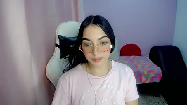 Snapshot of cielooo_ chatting on 04/06/26, 03:48 cielooo online show from 04/06/26, 03:48