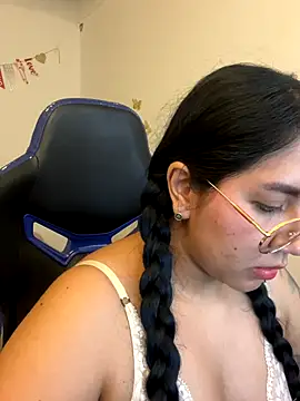 LoveLyy- online show from 12/18/25, 08:59