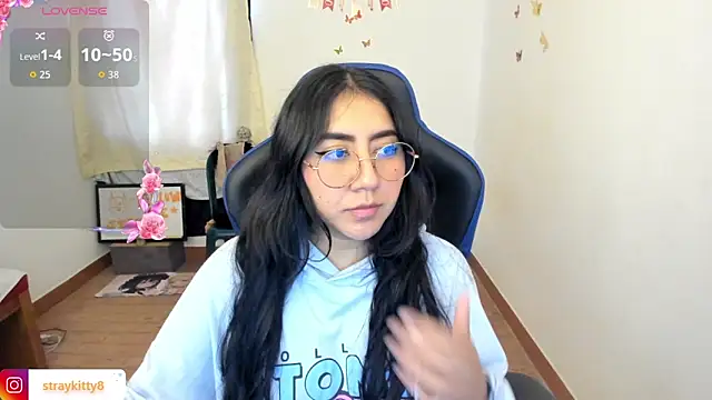 LoveLyy- online show from 04/17/26, 08:34