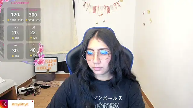 Snapshot of LoveLyy- chatting on 06/23/26, 10:19 LoveLyy- online show from 06/23/26, 10:19