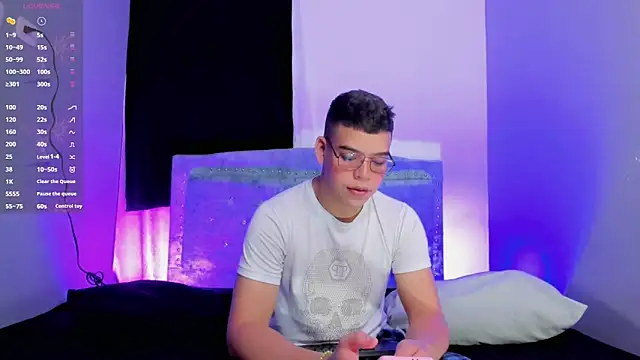 Snapshot of alex_boyy chatting on 10/14/25, 08:48 alex boyy online show from 10/14/25, 08:48