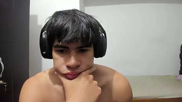 Snapshot of max_morris66 chatting on 10/13/25, 10:26 max morris66 online show from 10/13/25, 10:26