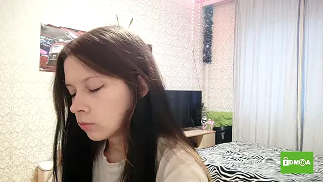 babylilcute online show from 10/17/25, 11:24