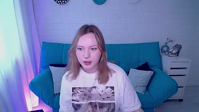 AuroraMour online show from 10/07/25, 10:56