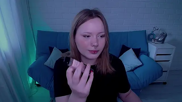 AuroraMour online show from 10/14/25, 09:21
