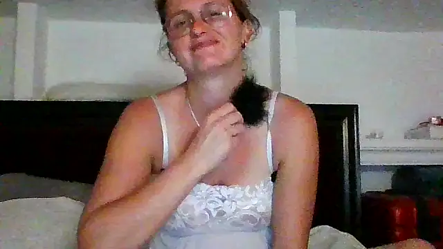 Snapshot of xcrazzycat chatting on 10/07/25, 08:06 xcrazzycat online show from 10/07/25, 08:06