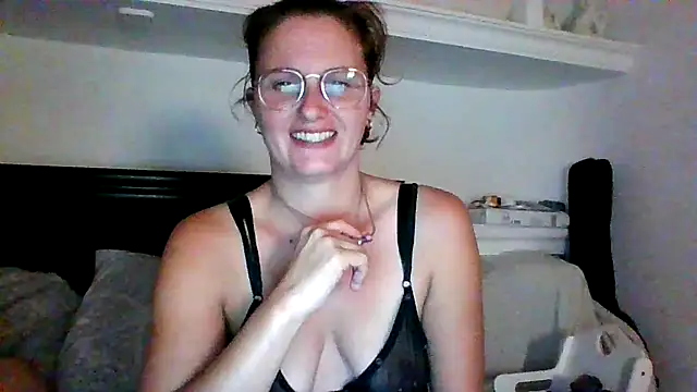 Snapshot of xcrazzycat chatting on 10/20/25, 09:26 xcrazzycat online show from 10/20/25, 09:26