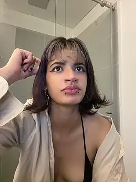 Snapshot of sukulaurens chatting on 10/21/25, 01:28 sukulaurens online show from 10/21/25, 01:28