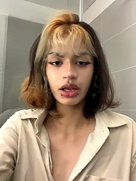 Snapshot of sukulaurens chatting on 11/07/25, 02:55 sukulaurens online show from 11/07/25, 02:55