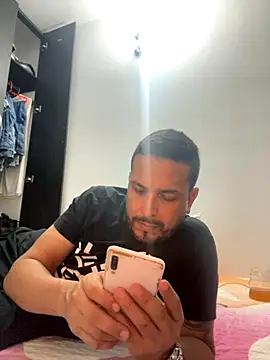 Snapshot of JX7NOVA chatting on 10/10/25, 03:49 JX7NOVA online show from 10/10/25, 03:49