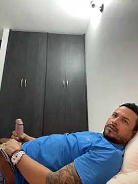 Snapshot of JX7NOVA chatting on 10/17/25, 05:32 JX7NOVA online show from 10/17/25, 05:32