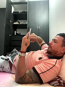 Snapshot of JX7NOVA chatting on 10/21/25, 05:30 JX7NOVA online show from 10/21/25, 05:30