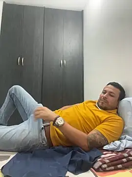 Snapshot of JX7NOVA chatting on 10/28/25, 03:54 JX7NOVA online show from 10/28/25, 03:54