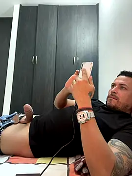 Snapshot of JX7NOVA chatting on 10/31/25, 10:05 JX7NOVA online show from 10/31/25, 10:05