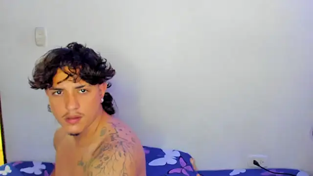 skyhot21 online show from 10/15/25, 05:35