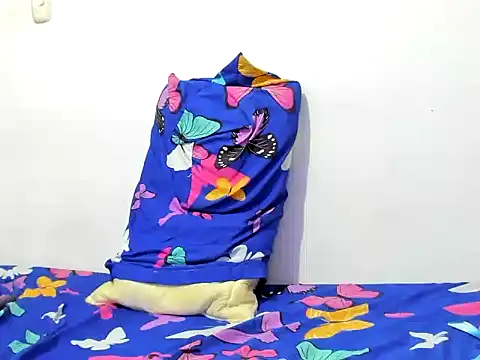 skyhot21 online show from 10/18/25, 02:47