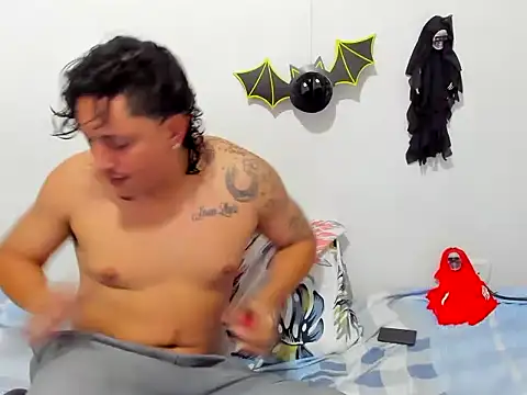 skyhot21 online show from 10/23/25, 03:28