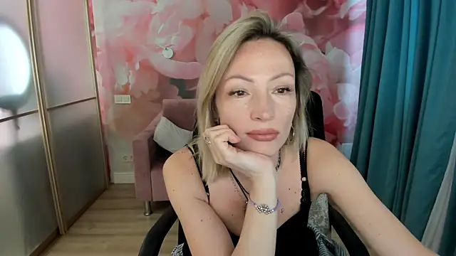 AlinaMoor online show from 04/20/26, 12:19