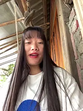 Snapshot of TrangNemo chatting on 10/28/25, 12:25 TrangNemo online show from 10/28/25, 12:25