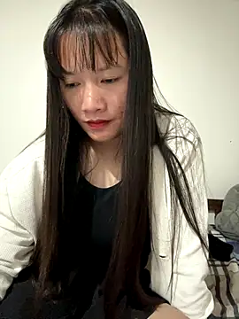 Snapshot of TrangNemo chatting on 10/28/25, 12:30 TrangNemo online show from 10/28/25, 12:30
