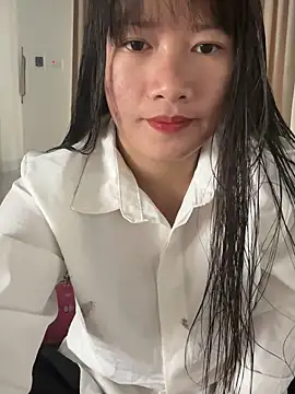 Snapshot of TrangNemo chatting on 11/11/25, 12:54 TrangNemo online show from 11/11/25, 12:54
