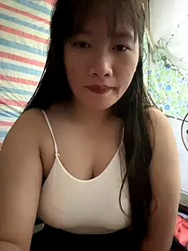 Snapshot of TrangNemo chatting on 11/16/25, 01:22 TrangNemo online show from 11/16/25, 01:22