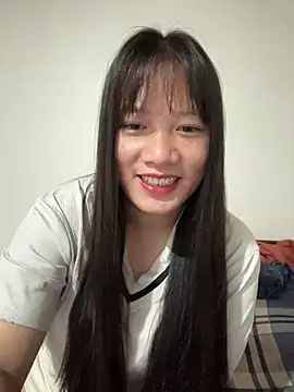 Snapshot of TrangNemo chatting on 11/17/25, 12:38 TrangNemo online show from 11/17/25, 12:38