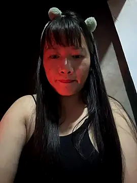 Snapshot of TrangNemo chatting on 12/04/25, 10:13 TrangNemo online show from 12/04/25, 10:13