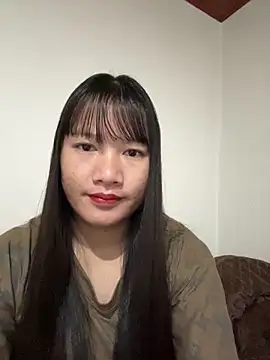 Snapshot of TrangNemo chatting on 12/17/25, 12:49 TrangNemo online show from 12/17/25, 12:49