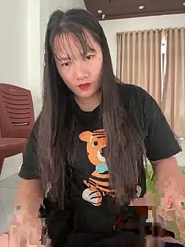 Snapshot of TrangNemo chatting on 12/21/25, 07:59 TrangNemo online show from 12/21/25, 07:59