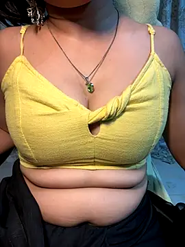 Snapshot of chocogirl_001 chatting on 10/08/25, 08:17 chocogirl 001 online show from 10/08/25, 08:17