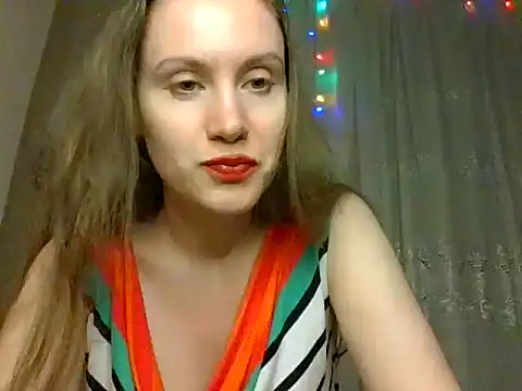 Snapshot of Lynirina chatting on 07/18/26, 10:57 Lynirina online show from 07/18/26, 10:57
