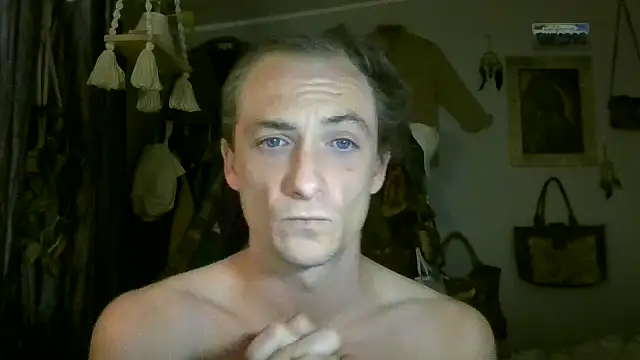 Snapshot of Dubbsssss chatting on 04/17/26, 07:11 Dubbsssss online show from 04/17/26, 07:11