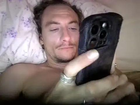 Snapshot of Dubbsssss chatting on 07/15/26, 04:51 Dubbsssss online show from 07/15/26, 04:51