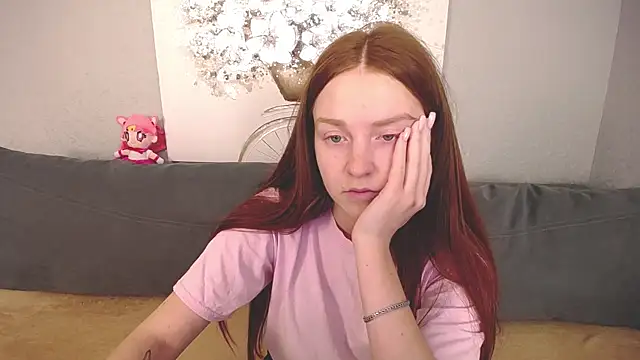 Snapshot of Evarey_ chatting on 10/18/25, 11:11 Evarey online show from 10/18/25, 11:11